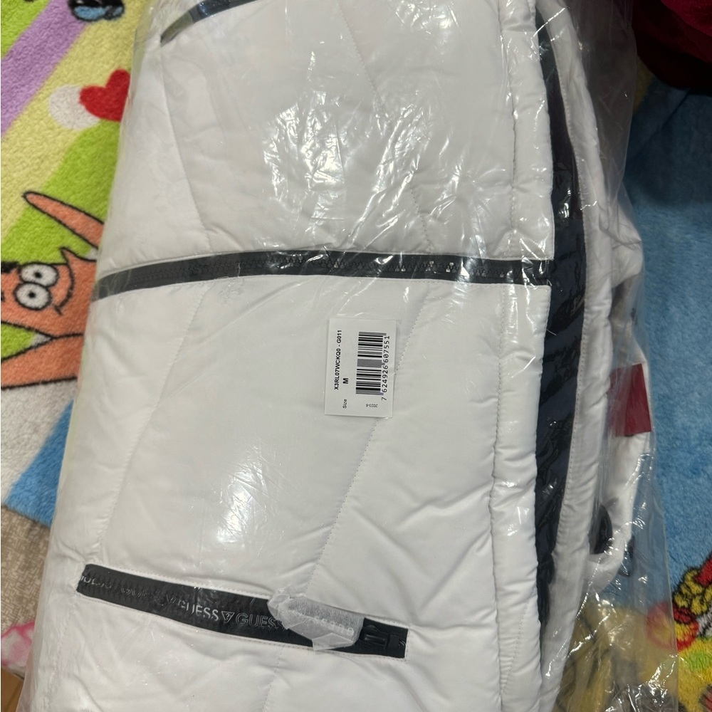 This is guess factory jacket and size is medium😊